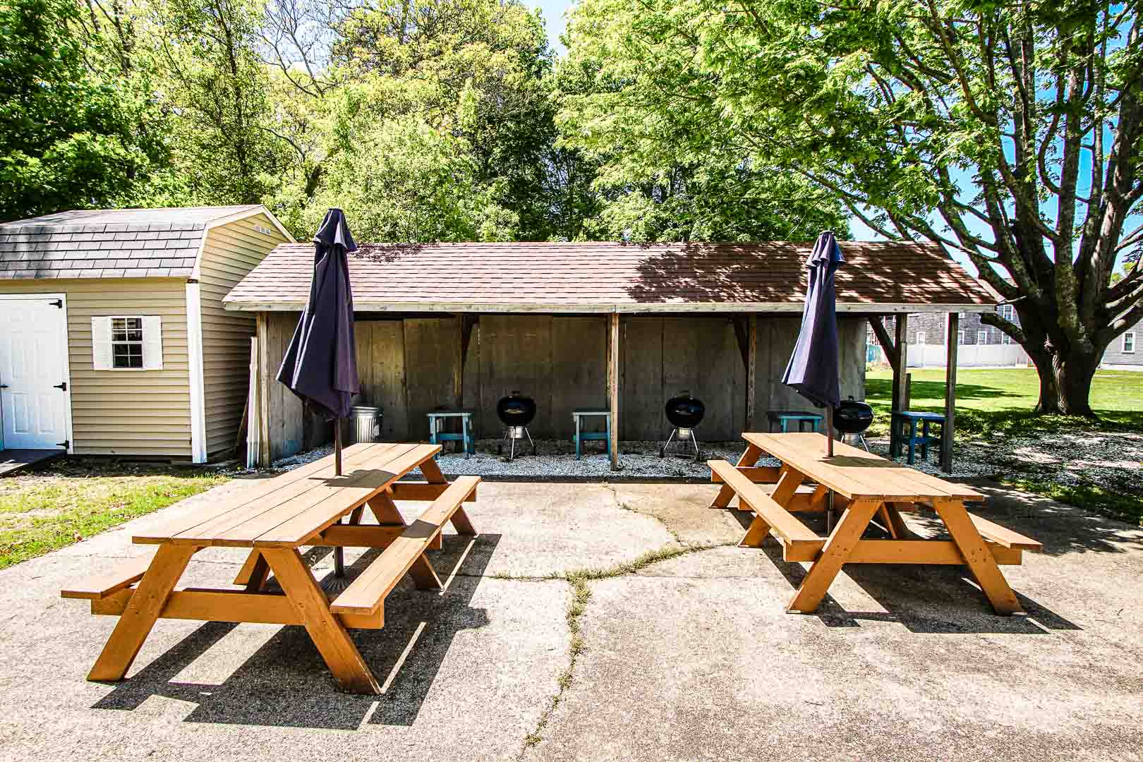 A tranquil picnic area at VRI's Cape Winds Resort in Massachusetts.